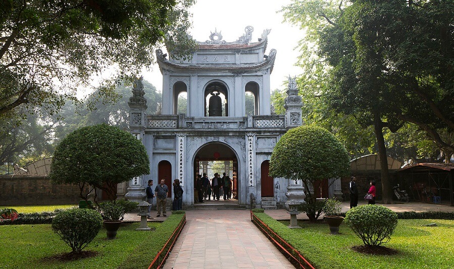 Văn miếu Quốc Tử Giám được xem là trung tâm học vấn của thủ đô Hà Nội